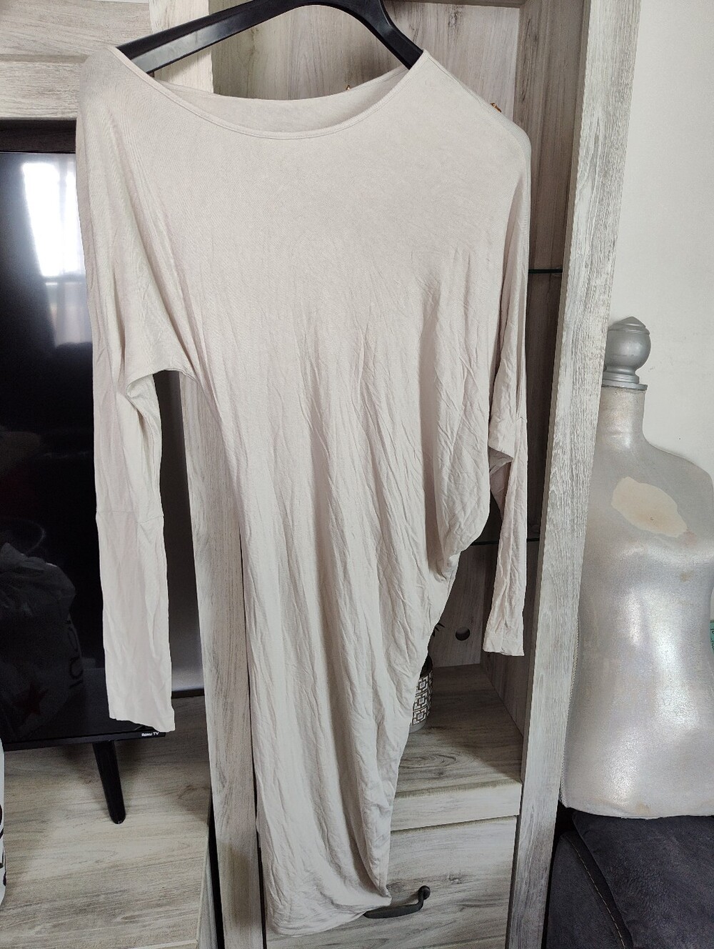 BCBGMaxAzria Long Sleeve Boatneck Top in Cream Dress SZ L New With Tags